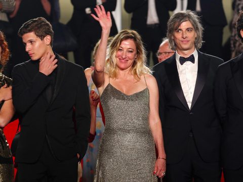 Cannes 75, il teatro e il mestiere dell'attore nell'amarcord anni 80 di Valeria Bruni Tedeschi