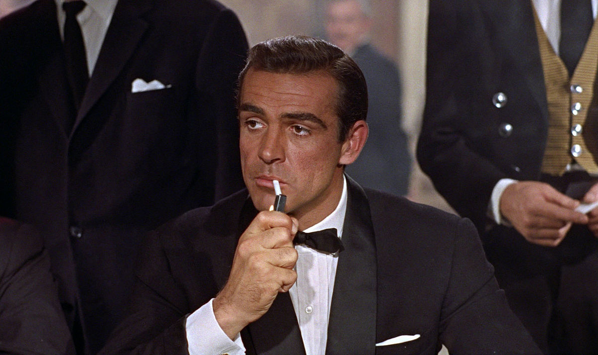 James Bond cercasi, ma deve avere poco più di 30 anni: fuori Tom Hardy, Idris Elba, Henry Cavill