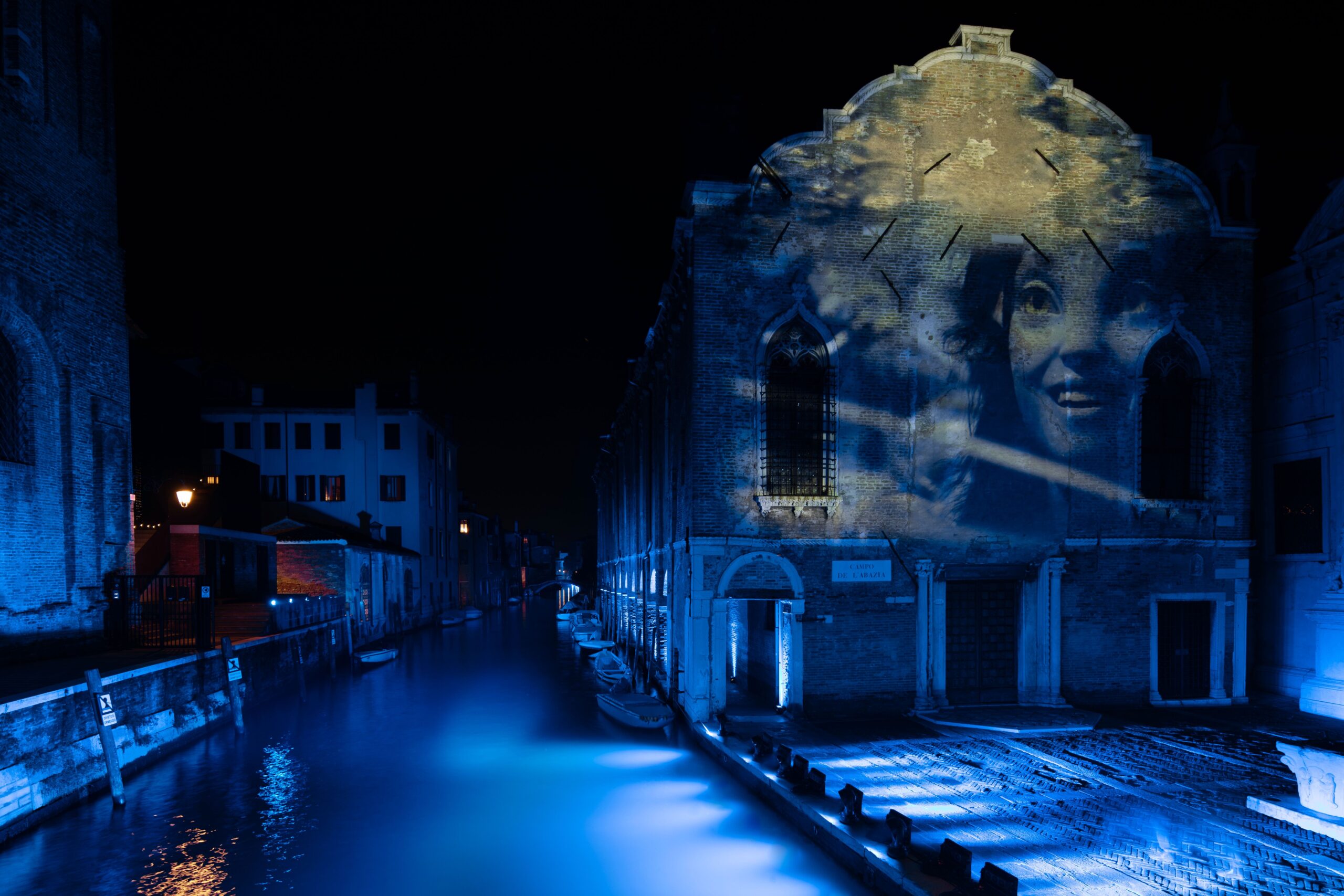 "Avatar: la via dell’acqua", i canali di Venezia illuminati di blu