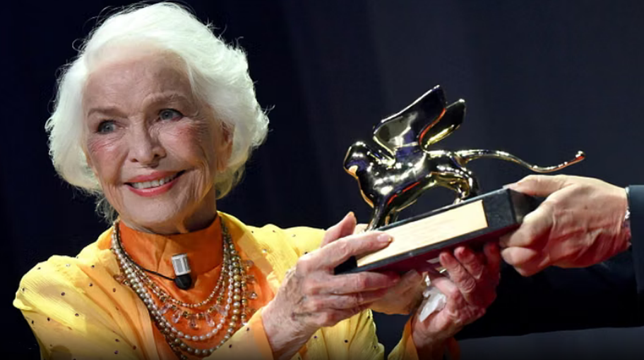 Venezia 83, Ellen Burstyn Leone d'oro alla carriera: "Hollywood? Una fabbrica di hamburger"